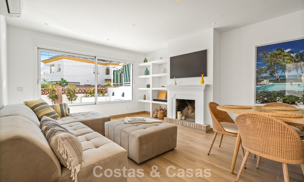 Charmant rijhuis met eigentijds interieur te koop, op loopafstand van het strand en het centrum van San Pedro, Marbella 790081