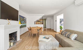 Charmant rijhuis met eigentijds interieur te koop, op loopafstand van het strand en het centrum van San Pedro, Marbella 790082 