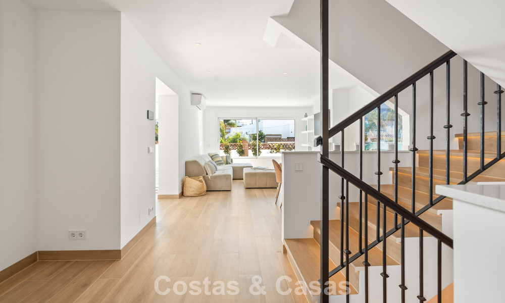 Charmant rijhuis met eigentijds interieur te koop, op loopafstand van het strand en het centrum van San Pedro, Marbella 790084