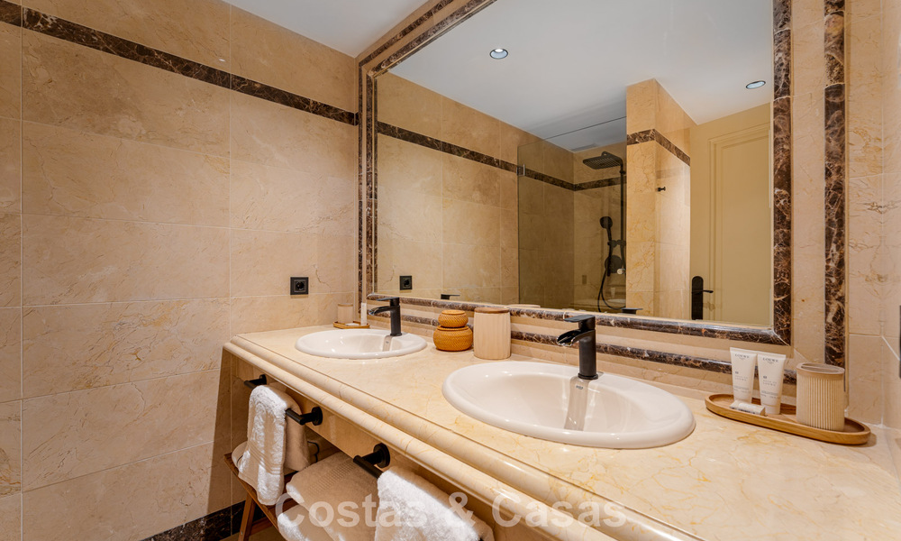 Modern gerenoveerd appartement te koop in een schitterend Sierra Blanca complex op de Golden Mile in Marbella 790279