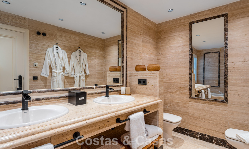 Modern gerenoveerd appartement te koop in een schitterend Sierra Blanca complex op de Golden Mile in Marbella 790300