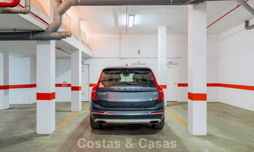 Modern gerenoveerd appartement te koop in een schitterend Sierra Blanca complex op de Golden Mile in Marbella 790301