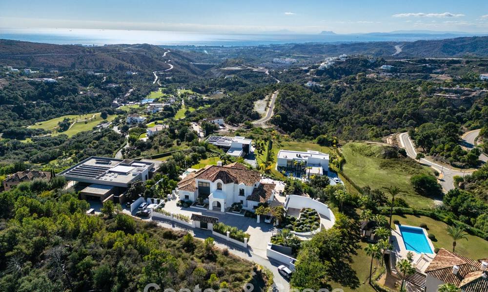 Mediterrane luxevilla met een klassieke architectuur te koop en zeezicht in het Marbella Club Resort in Benahavis 790329