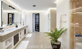 Mediterrane luxevilla met een klassieke architectuur te koop en zeezicht in het Marbella Club Resort in Benahavis 790345 