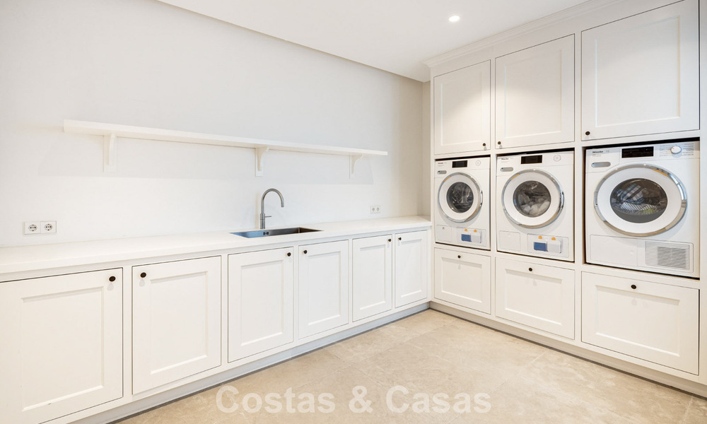 Mediterrane luxevilla met een klassieke architectuur te koop en zeezicht in het Marbella Club Resort in Benahavis 790346