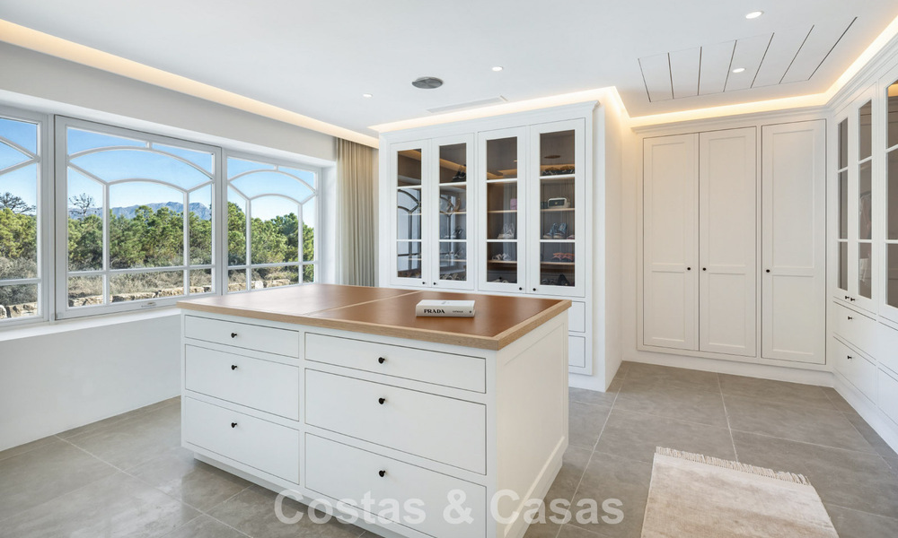 Mediterrane luxevilla met een klassieke architectuur te koop en zeezicht in het Marbella Club Resort in Benahavis 790350