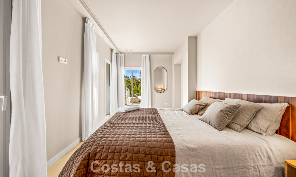 Instapklaar, eigentijds gerenoveerd, duplex appartement te koop met uitzicht op de golfbanen in La Quinta, Marbella - Benahavis 790467