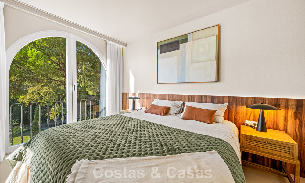 Instapklaar, eigentijds gerenoveerd, duplex appartement te koop met uitzicht op de golfbanen in La Quinta, Marbella - Benahavis 790478