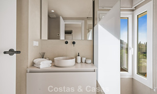 Instapklaar, eigentijds gerenoveerd, duplex appartement te koop met uitzicht op de golfbanen in La Quinta, Marbella - Benahavis 790480 