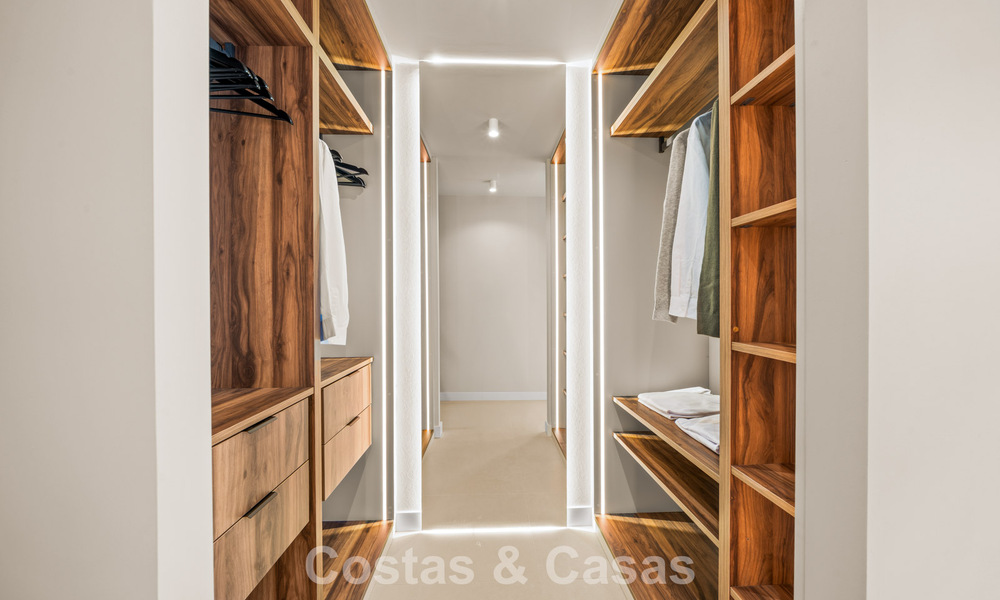 Instapklaar, eigentijds gerenoveerd, duplex appartement te koop met uitzicht op de golfbanen in La Quinta, Marbella - Benahavis 790482