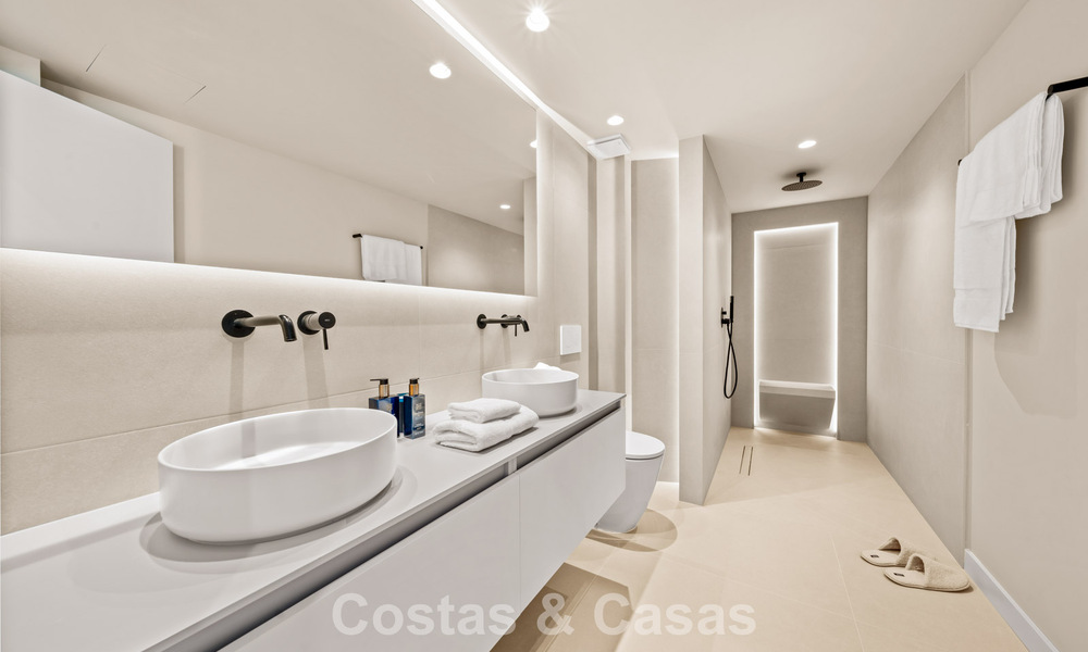 Instapklaar, eigentijds gerenoveerd, duplex appartement te koop met uitzicht op de golfbanen in La Quinta, Marbella - Benahavis 790487