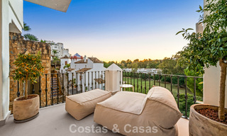 Instapklaar, eigentijds gerenoveerd, duplex appartement te koop met uitzicht op de golfbanen in La Quinta, Marbella - Benahavis 790504 