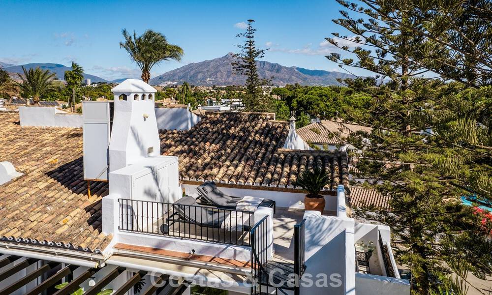 Eigentijds gerenoveerd ruim penthouse te koop op enkele stappen van het strand in San Pedro, Marbella 790513