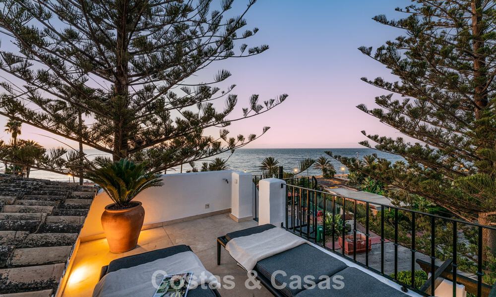 Eigentijds gerenoveerd ruim penthouse te koop op enkele stappen van het strand in San Pedro, Marbella 790518
