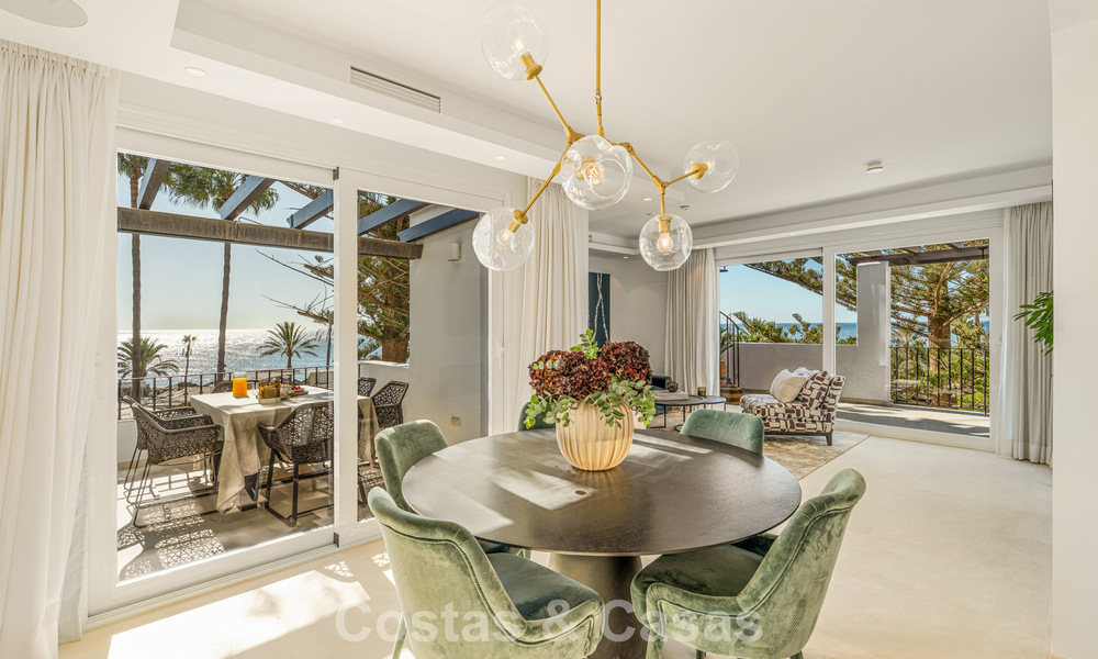 Eigentijds gerenoveerd ruim penthouse te koop op enkele stappen van het strand in San Pedro, Marbella 790532