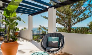 Eigentijds gerenoveerd ruim penthouse te koop op enkele stappen van het strand in San Pedro, Marbella 790540 