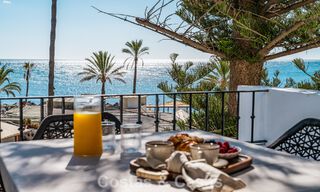 Eigentijds gerenoveerd ruim penthouse te koop op enkele stappen van het strand in San Pedro, Marbella 790546 