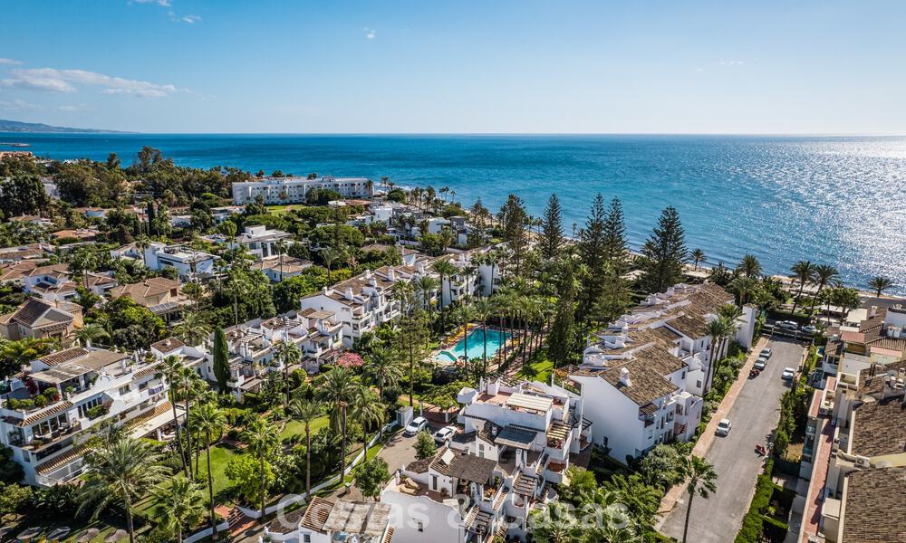 Eigentijds gerenoveerd ruim penthouse te koop op enkele stappen van het strand in San Pedro, Marbella 790549