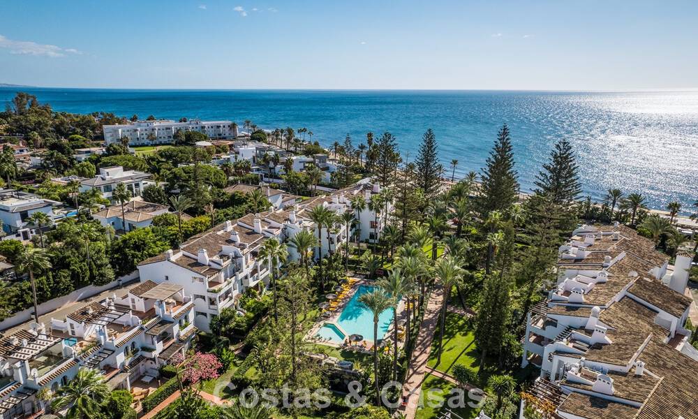 Eigentijds gerenoveerd ruim penthouse te koop op enkele stappen van het strand in San Pedro, Marbella 790550