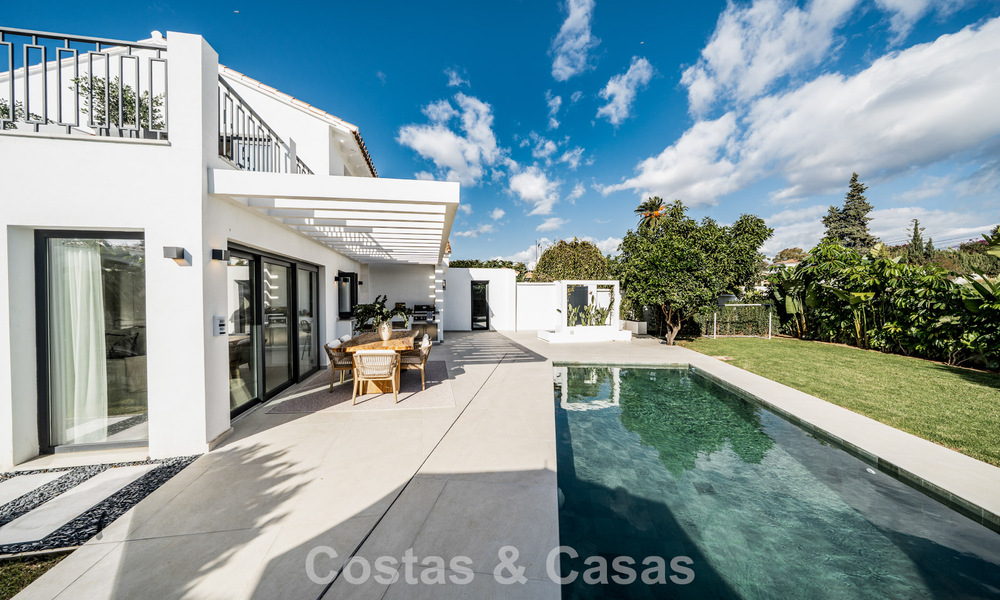 Villa met moderne mediterrane flair te koop op enkele minuten lopen van het strand en centrum van San Pedro, Marbella 790552