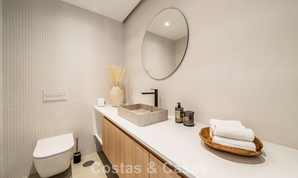 Villa met moderne mediterrane flair te koop op enkele minuten lopen van het strand en centrum van San Pedro, Marbella 790557