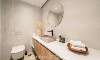 Villa met moderne mediterrane flair te koop op enkele minuten lopen van het strand en centrum van San Pedro, Marbella 790557 