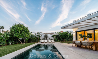 Villa met moderne mediterrane flair te koop op enkele minuten lopen van het strand en centrum van San Pedro, Marbella 790564 