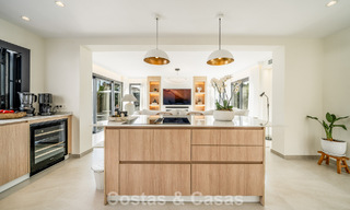 Villa met moderne mediterrane flair te koop op enkele minuten lopen van het strand en centrum van San Pedro, Marbella 790569 