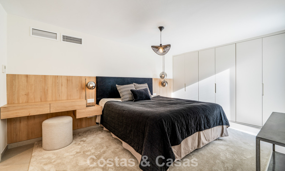 Villa met moderne mediterrane flair te koop op enkele minuten lopen van het strand en centrum van San Pedro, Marbella 790573