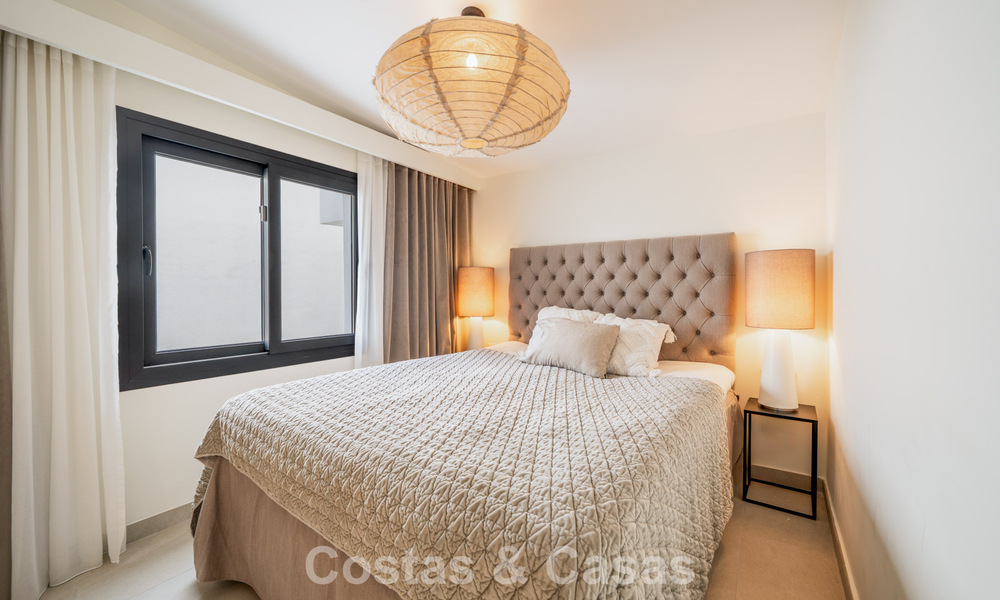 Villa met moderne mediterrane flair te koop op enkele minuten lopen van het strand en centrum van San Pedro, Marbella 790578