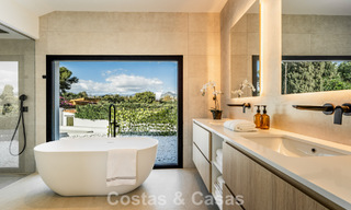 Villa met moderne mediterrane flair te koop op enkele minuten lopen van het strand en centrum van San Pedro, Marbella 790581 