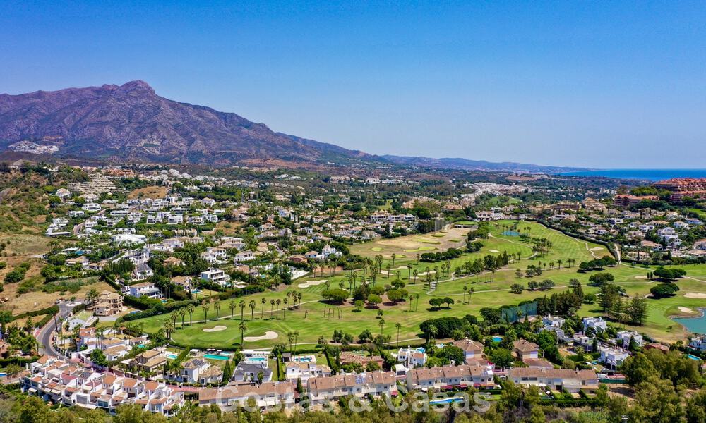 Ruime luxevilla met panoramisch zeezicht te koop in La Quinta, Benahavis - Marbella 790617