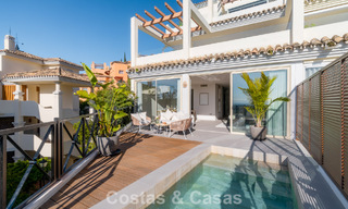 Eigentijds gerenoveerd 3-slaapkamer appartement te koop met privézwembad en zeezicht in Nueva Andalucia, Marbella 790786 