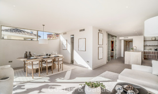 Eigentijds gerenoveerd 3-slaapkamer appartement te koop met privézwembad en zeezicht in Nueva Andalucia, Marbella 790794 
