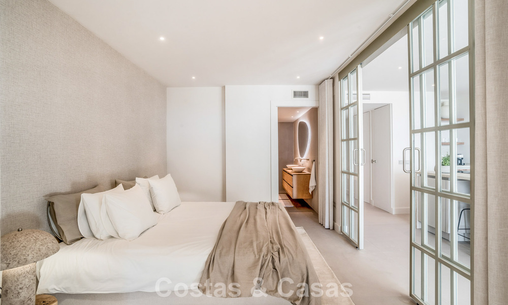 Eigentijds gerenoveerd 3-slaapkamer appartement te koop met privézwembad en zeezicht in Nueva Andalucia, Marbella 790802