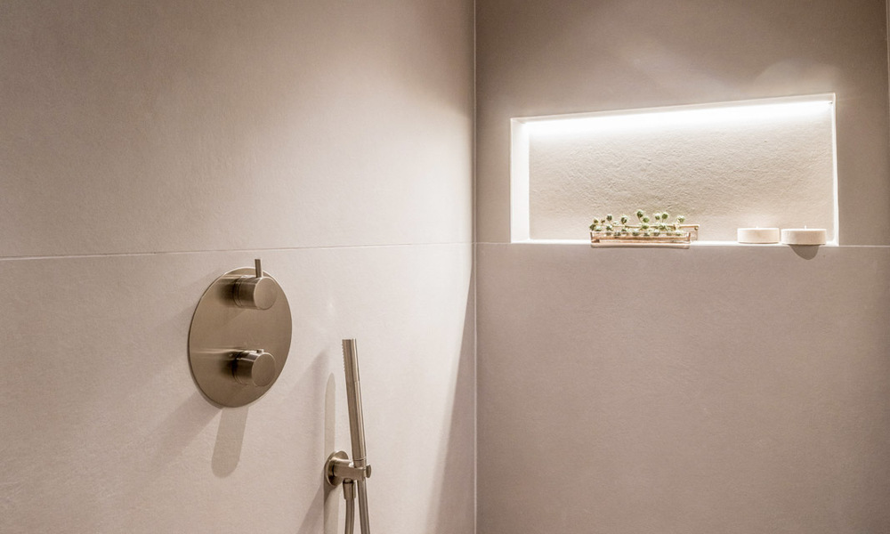 Eigentijds gerenoveerd 3-slaapkamer appartement te koop met privézwembad en zeezicht in Nueva Andalucia, Marbella 790805