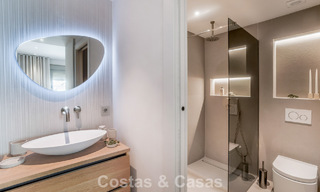 Eigentijds gerenoveerd 3-slaapkamer appartement te koop met privézwembad en zeezicht in Nueva Andalucia, Marbella 790810 