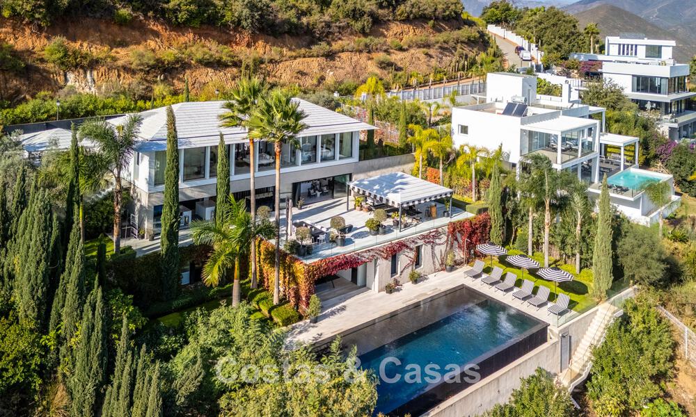 Eigentijdse luxevilla met panoramisch berg- en zeezicht te koop in de heuvels van Oost-Marbella 790945