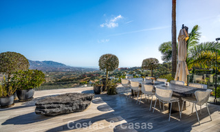 Eigentijdse luxevilla met panoramisch berg- en zeezicht te koop in de heuvels van Oost-Marbella 790953 