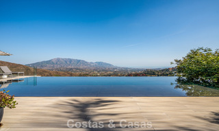 Eigentijdse luxevilla met panoramisch berg- en zeezicht te koop in de heuvels van Oost-Marbella 790965 