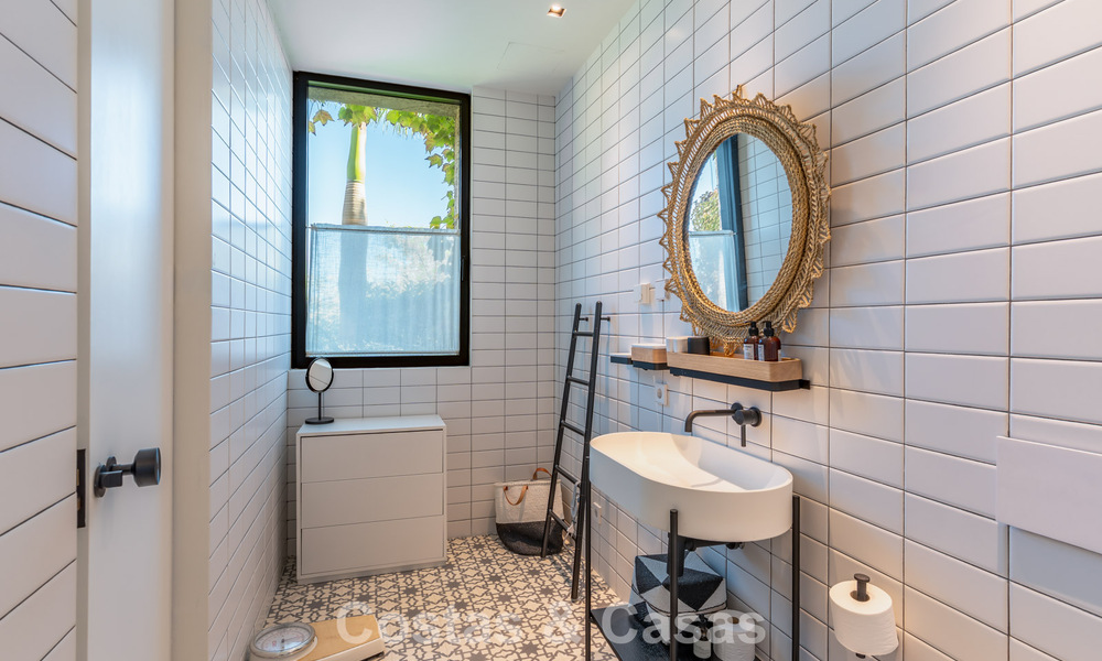 Eigentijdse luxevilla met panoramisch berg- en zeezicht te koop in de heuvels van Oost-Marbella 790974