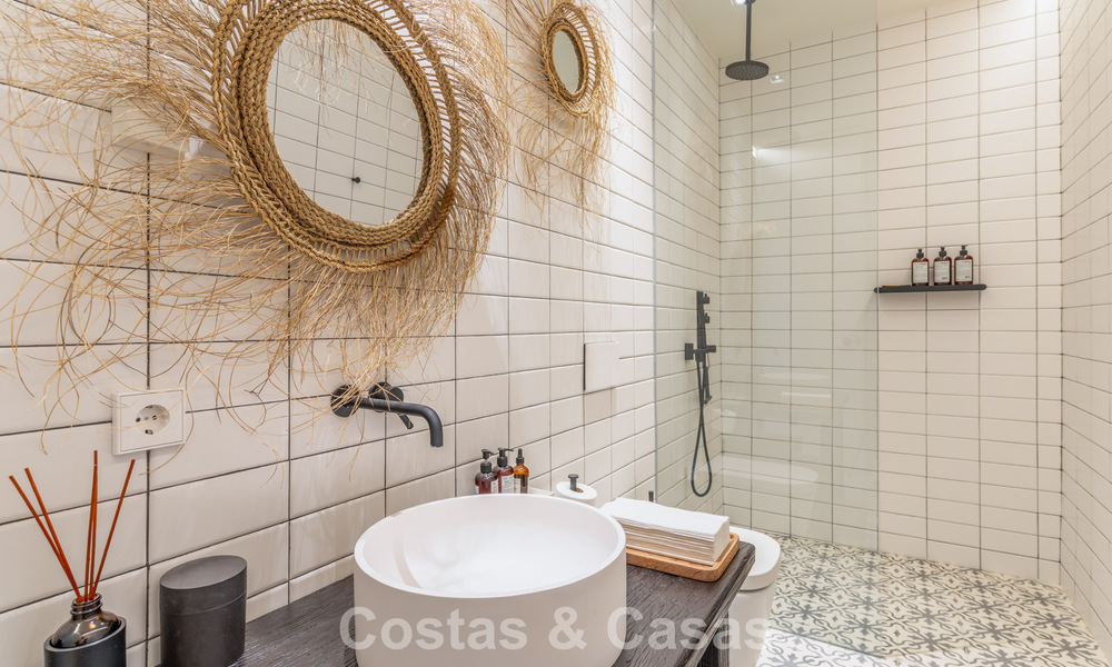 Eigentijdse luxevilla met panoramisch berg- en zeezicht te koop in de heuvels van Oost-Marbella 790978