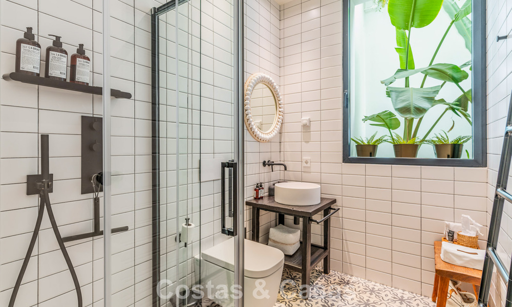 Eigentijdse luxevilla met panoramisch berg- en zeezicht te koop in de heuvels van Oost-Marbella 790980