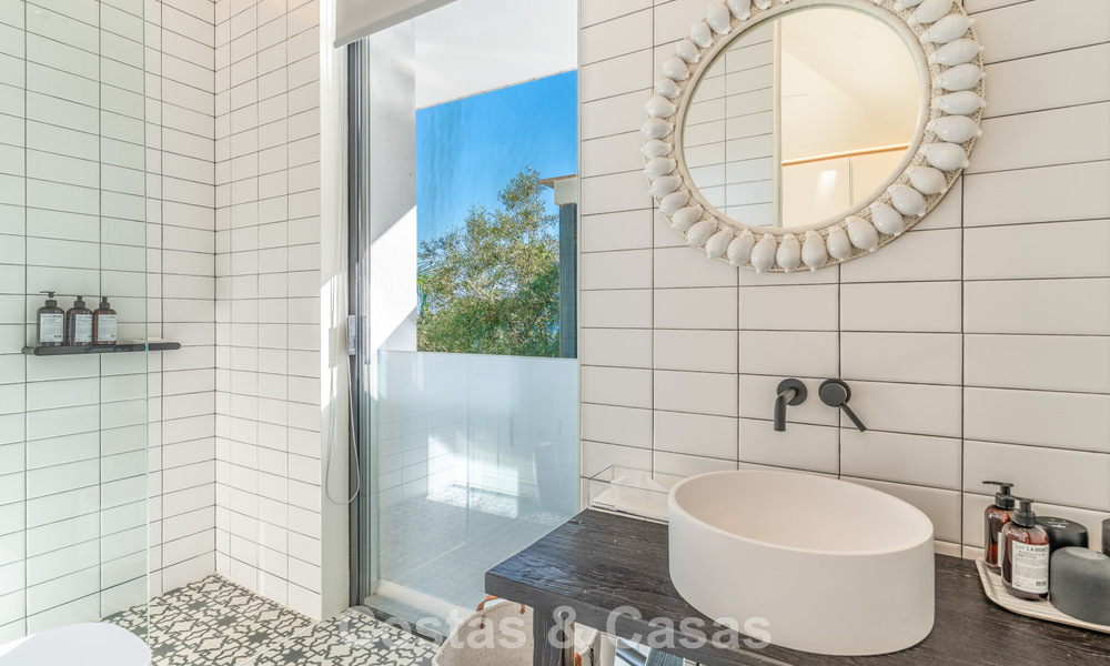 Eigentijdse luxevilla met panoramisch berg- en zeezicht te koop in de heuvels van Oost-Marbella 791000