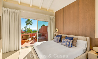 Ruim duplex penthouse te koop met zeezicht in een iconisch strandcomplex op de New Golden Mile, Marbella - Estepona 790823 