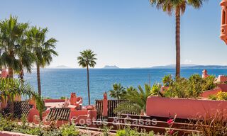 Ruim duplex penthouse te koop met zeezicht in een iconisch strandcomplex op de New Golden Mile, Marbella - Estepona 790829 