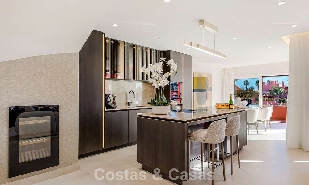 Ruim duplex penthouse te koop met zeezicht in een iconisch strandcomplex op de New Golden Mile, Marbella - Estepona 790842