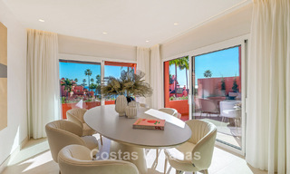 Ruim duplex penthouse te koop met zeezicht in een iconisch strandcomplex op de New Golden Mile, Marbella - Estepona 790847 