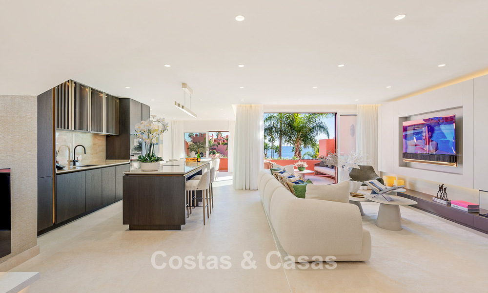 Ruim duplex penthouse te koop met zeezicht in een iconisch strandcomplex op de New Golden Mile, Marbella - Estepona 790852