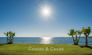 Ruim duplex penthouse te koop met zeezicht in een iconisch strandcomplex op de New Golden Mile, Marbella - Estepona 790853 